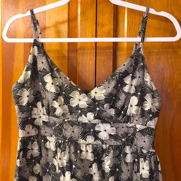 B&W FLORAL - Picture 2 of 5